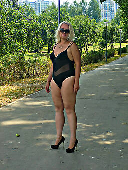 hotties granny outdoor pics